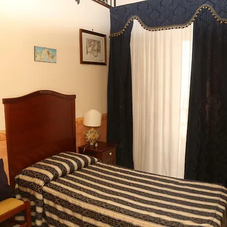 Sangiuliano 132 Centro Storico Hotel 3*