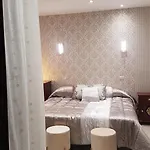 Sangiuliano 132 Centro Storico מלון