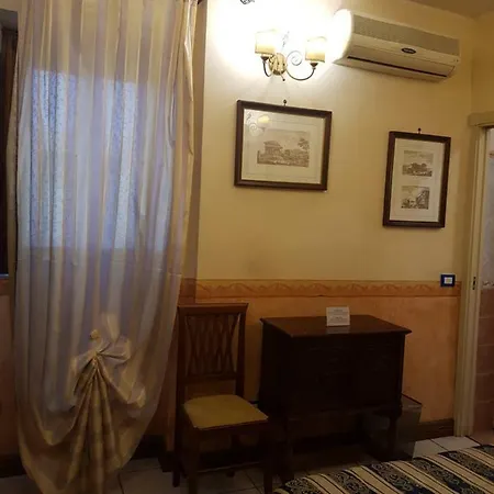 Hotel Sangiuliano 132 Centro Storico 3*