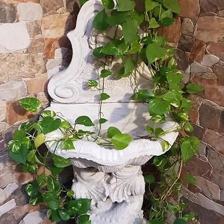 Hotel Sangiuliano 132 Centro Storico 3*