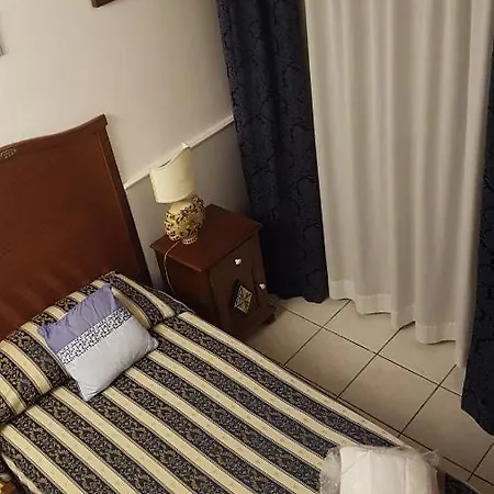 Hotel Sangiuliano 132 Centro Storico 3*